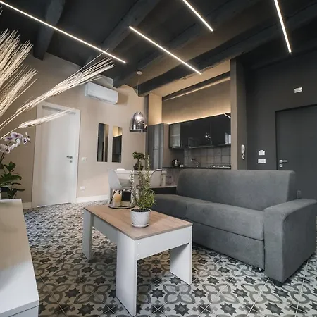 Palazzo Paladini - Luxury In The Heart Of The Old Town Ξενοδοχείο με διαμερίσματα Πίτσο