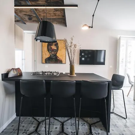 Ξενοδοχείο με διαμερίσματα Palazzo Paladini - Luxury In The Heart Of The Old Town 3*