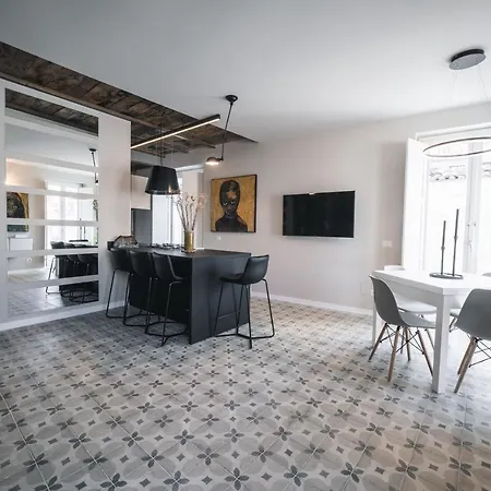 Апарт-отель Palazzo Paladini - Luxury In The Heart Of The Old Town *