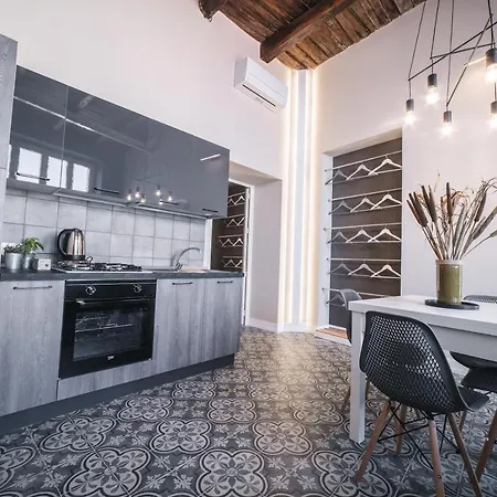 Hotel apartamentowy Palazzo Paladini - Luxury In The Heart Of The Old Town 3*