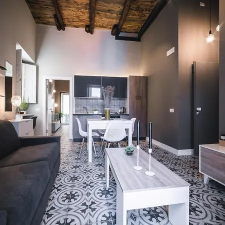 Palazzo Paladini - Luxury In The Heart Of The Old Town Aparthotel