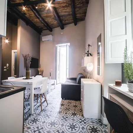 Palazzo Paladini - Luxury In The Heart Of The Old Town Aparthotel 3*