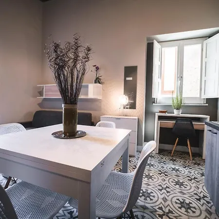 Ξενοδοχείο με διαμερίσματα Palazzo Paladini - Luxury In The Heart Of The Old Town Πίτσο