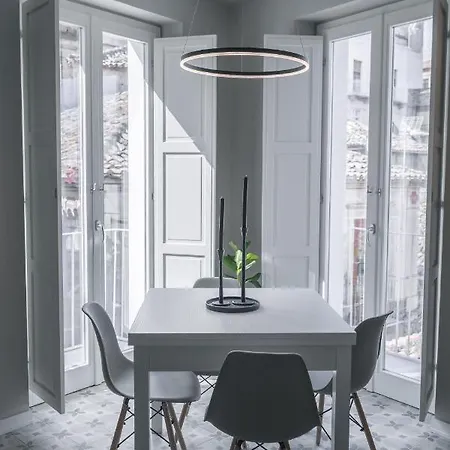 Ξενοδοχείο με διαμερίσματα Palazzo Paladini - Luxury In The Heart Of The Old Town Πίτσο