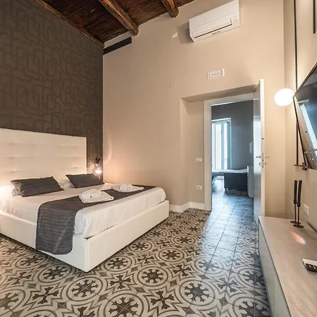 Palazzo Paladini - Luxury In The Heart Of The Old Town Aparthotel