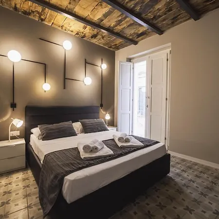 Ξενοδοχείο με διαμερίσματα Palazzo Paladini - Luxury In The Heart Of The Old Town 3*