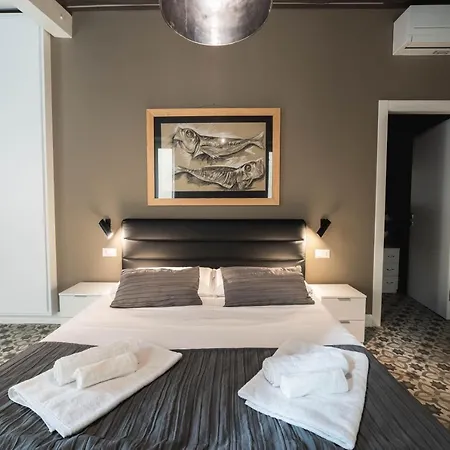 Palazzo Paladini - Luxury In The Heart Of The Old Town Aparthotel