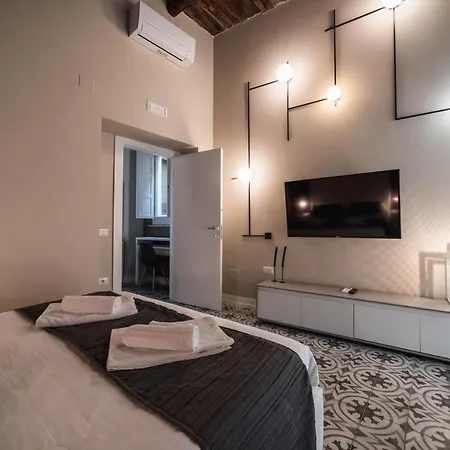 Ξενοδοχείο με διαμερίσματα Palazzo Paladini - Luxury In The Heart Of The Old Town Πίτσο