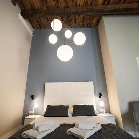 Palazzo Paladini - Luxury In The Heart Of The Old Town Aparthotel