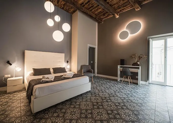 Lägenhetshotell Palazzo Paladini - Luxury In The Heart Of The Old Town 3*