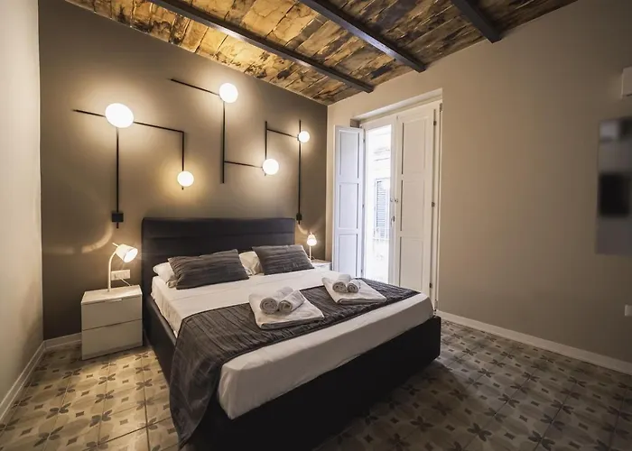 Lägenhetshotell Palazzo Paladini - Luxury In The Heart Of The Old Town 3*