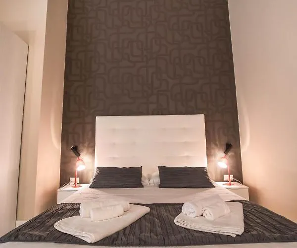 Palazzo Paladini - Luxury In The Heart Of The Old Town Lägenhetshotell Pizzo (Calabria)