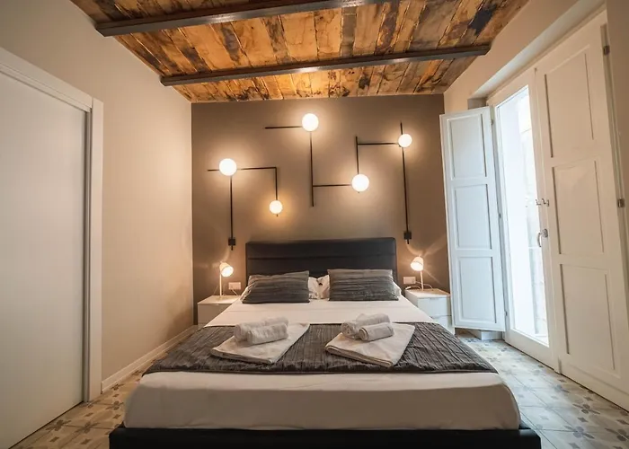 Palazzo Paladini - Luxury In The Heart Of The Old Town Lägenhetshotell Pizzo (Calabria)